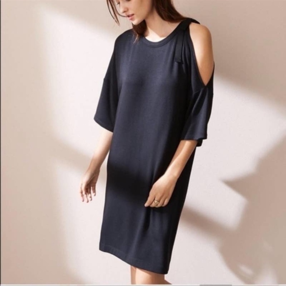Lou & Grey Tie Cold Shoulder Signature-soft Dress